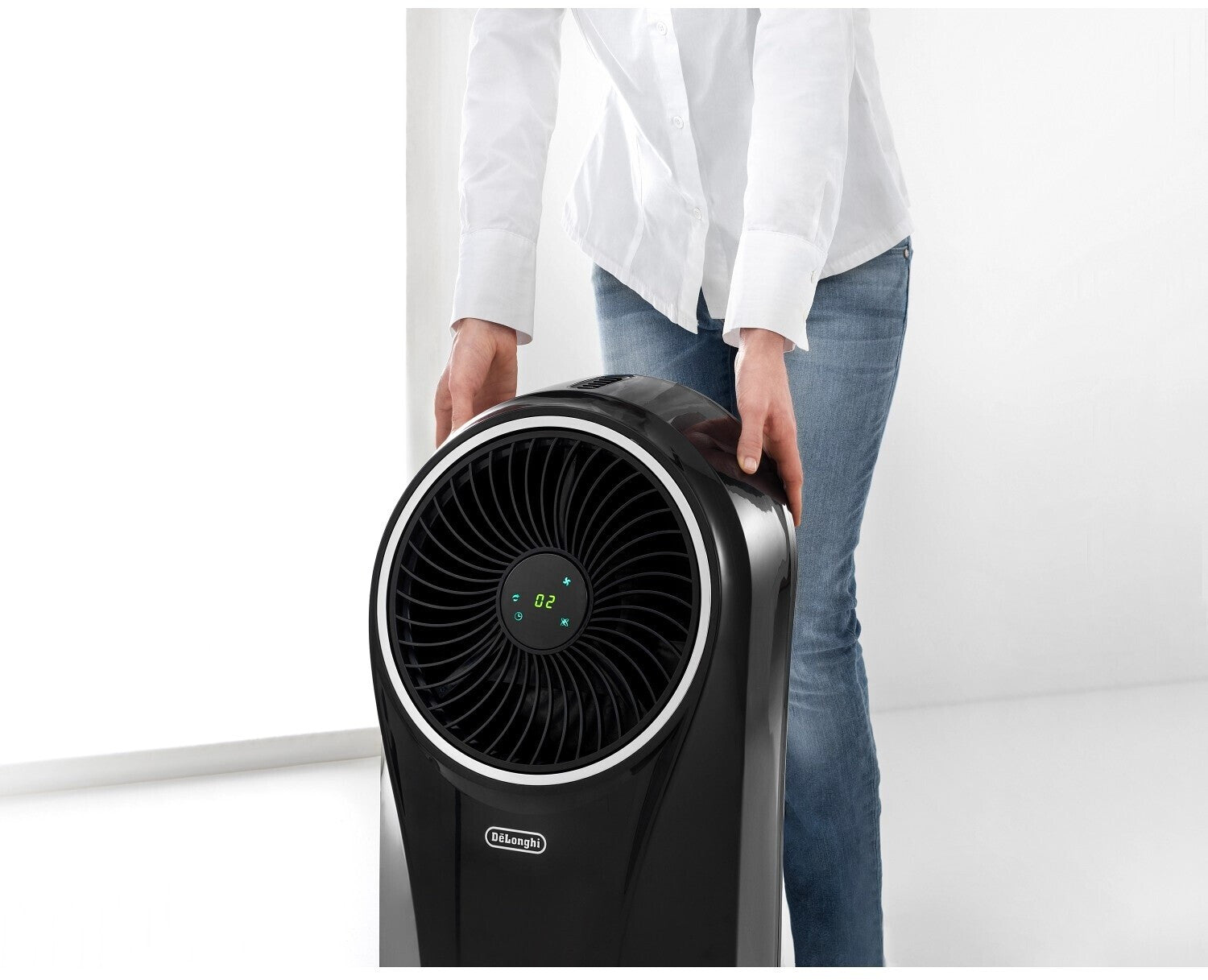 De'Longhi EV250 BK Rafraîchisseur d'Air Mobile - Appareil 3-en-1 avec Humidification, Ioniseur et Ventilation, Autonomie 6h, Réservoir 4,5L, Protection IPX4 - Noir