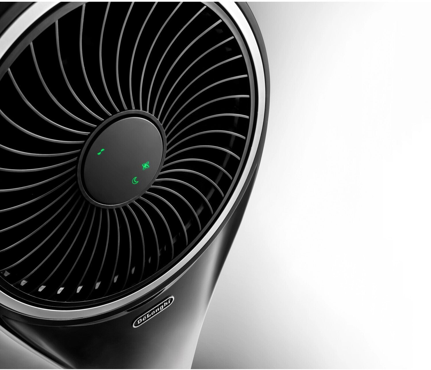 De'Longhi EV250 BK Rafraîchisseur d'Air Mobile - Appareil 3-en-1 avec Humidification, Ioniseur et Ventilation, Autonomie 6h, Réservoir 4,5L, Protection IPX4 - Noir