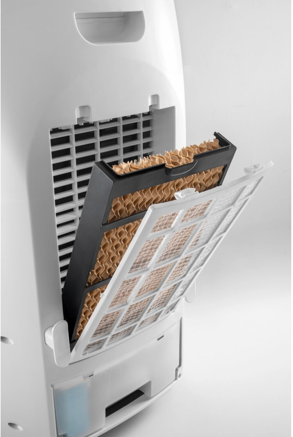 De'Longhi EV250 WH Rafraîchisseur d'Air Mobile - Appareil 3-en-1 avec Humidification, Ioniseur et Ventilation, Autonomie 6h, Réservoir 4,5L, Protection IPX4 - Blanc